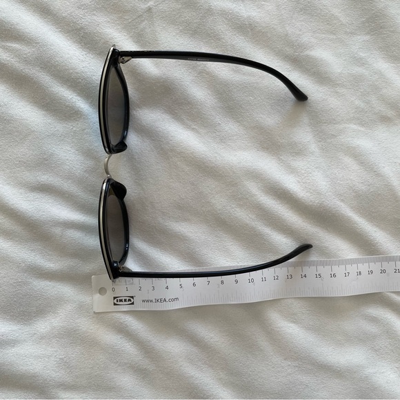 Steve Madden Cat Eye Sunglasses - Picture 4 of 4